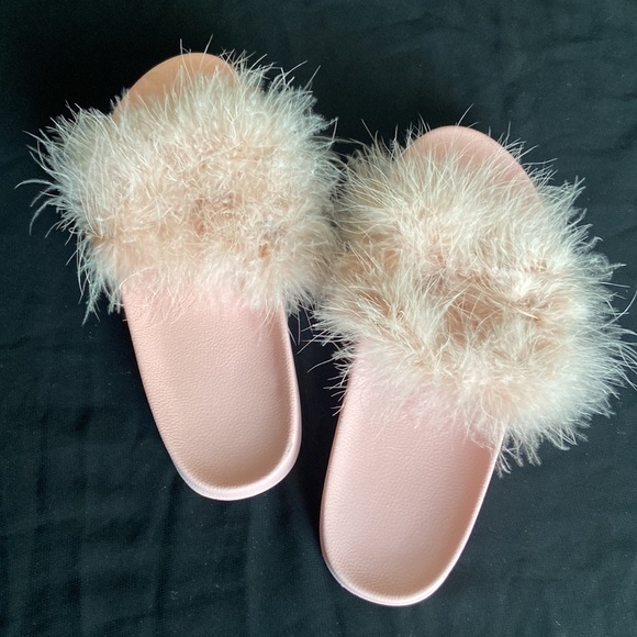NWT Pink Feather Sliders - Picture 2 of 4